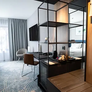 Q Hotel